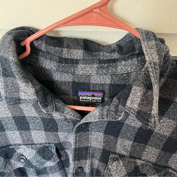 Patagonia Men's Large Organic Cotton Flannel Button-down Shirt. - Picture 2 of 9